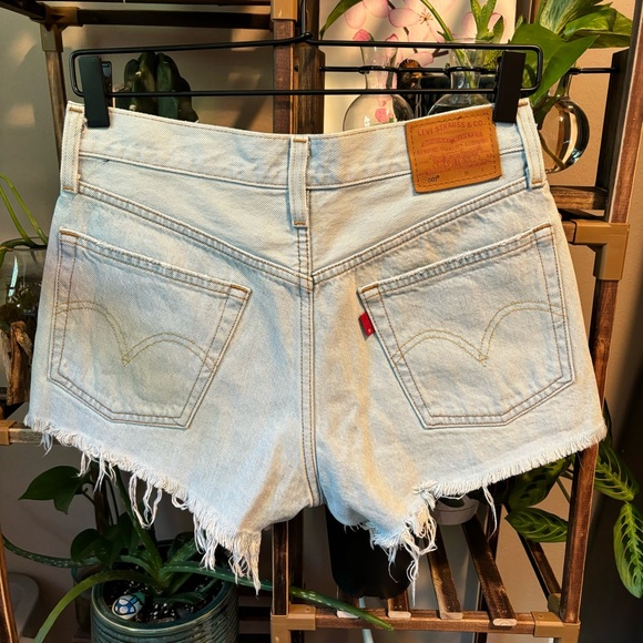 501 Levi shorts - Picture 2 of 8